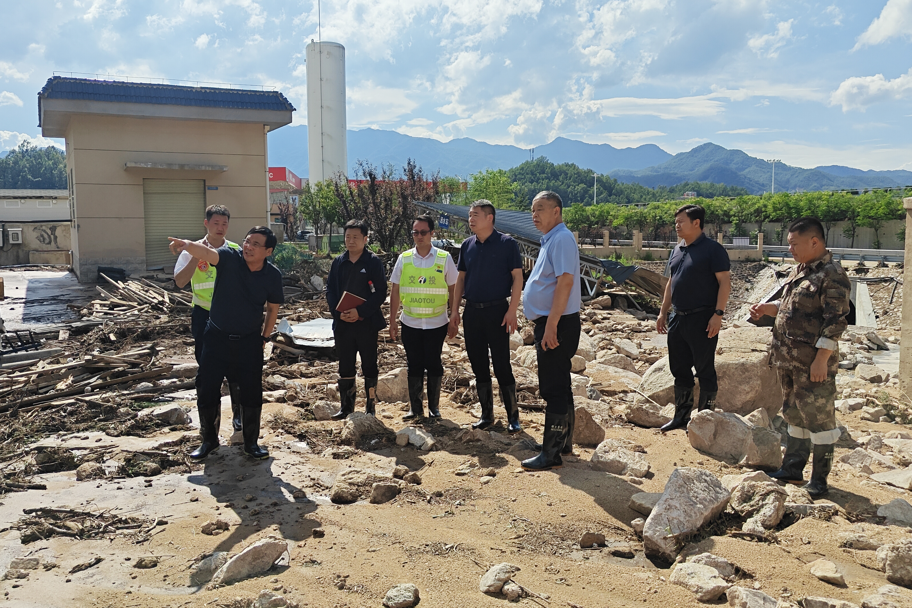 白云山.jpg 白云山.jpg